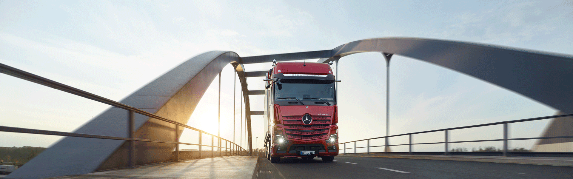 Actros-L-Banner Autohaus Max Schultz #makeyourmove Aktion V-Klasse Marco Polo
